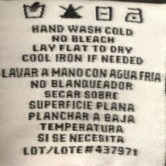 Dress with elegance with this women's three-piece set from R&M Richards. - Picture 5 of 10